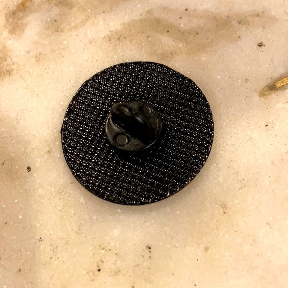 YAS QUEEN ENAMEL PIN - Picture 4 of 4